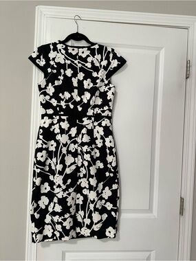 Hobbs London Black and White Floral Sheath Dress - Classic Women's Dress